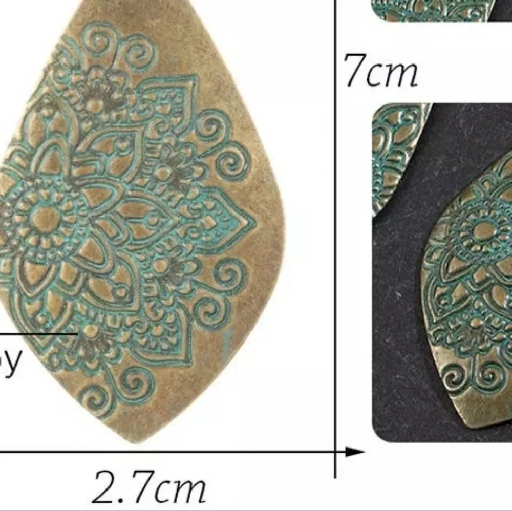 NEW | Antiqued Bronze Carved Flower Earrings‎